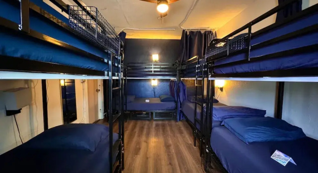 Кровать в общем номере ITH San Diego Mission Beach Backpacker Hostel