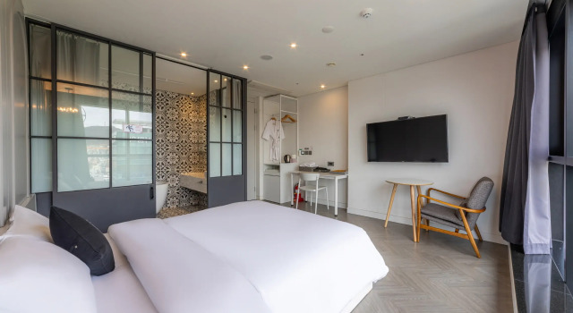 Двухместный номер Deluxe Hotel The Designers Seoul Station
