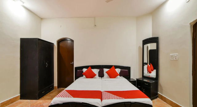 Люкс Standard OYO 2294 Country Club Medchal