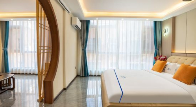 Люкс Dolphin Bay Film and Television Smart Hotel (Qujing Bund Wanda Branch)