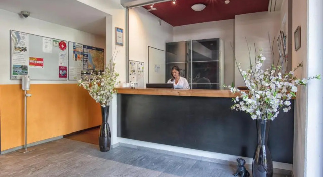 Hotel Residence Loren - contact & contactless check-in, Buchen Sie Hotel Hotels in Zürich mit Parkplatz, Parkplätze