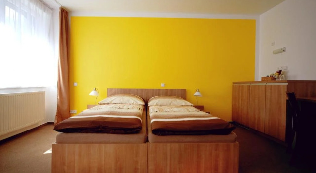 Hotel Fabrika, Забронировать Отель Отели Угерске-Градиште 3 звезды, 3*