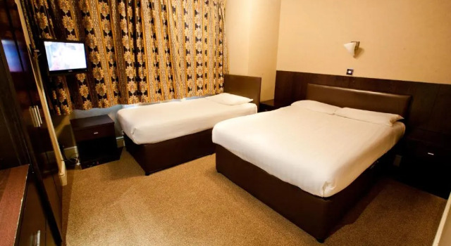 Трёхместный номер Standard Rossmore Hotel