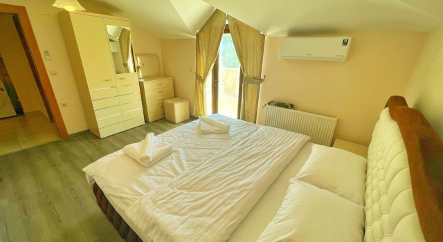 Lustra Garden Suite