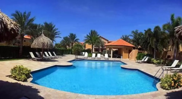Gold Coast - Beautiful 2 Bedroom Town House, Rezerwuj Hotel Noord Aruba