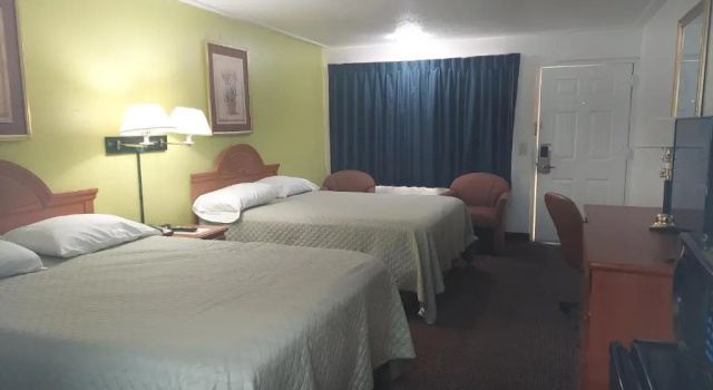 Четырёхместный номер Standard Driftwood Inn - Lake City