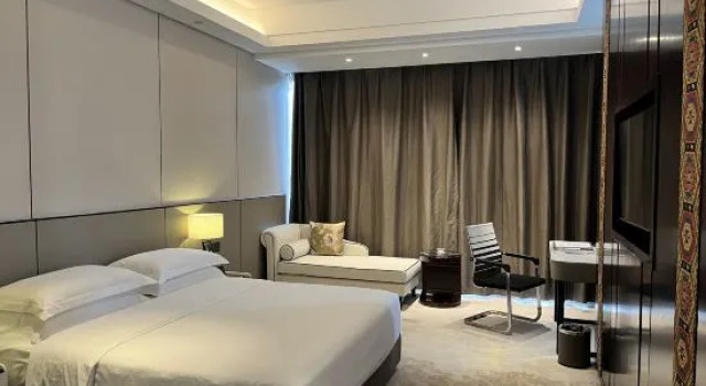 Семейный люкс V City Hotel