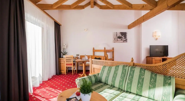 Полулюкс Hotel Laurin