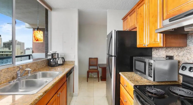 Полулюкс Waikiki Beach Condominiums