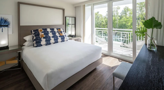 Двухместный номер Standard с балконом и с видом на сад Bakers Cay Resort Key Largo, Curio Collection By Hilton
