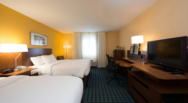 Четырёхместный номер Standard Fairfield Inn & Suites Burlington