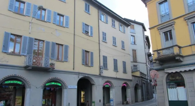 Il Pontile - Historic Center by villavistalago Bellano, Book Hotel Hotels in Bellano with Parking, Parking