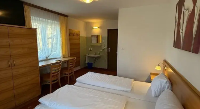Трёхместный номер Comfort с балконом и с красивым видом из окна Pension Plattenhof