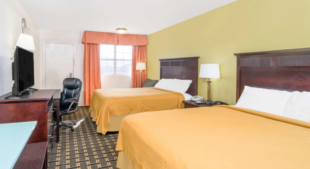 Четырёхместный номер Standard Knights Inn Chattanooga