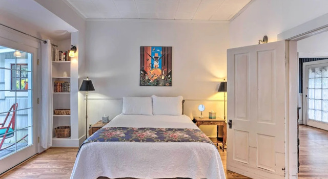 Charming Historic Retreat Near Poverty Bay!, Varaa Lomakoti Federal Way Washington (state)