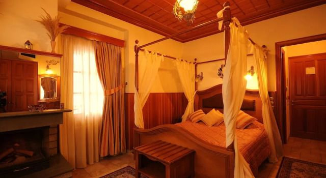Семейный номер Standard с балконом Archontiko Metsovou Luxury Boutique Spa Hotel