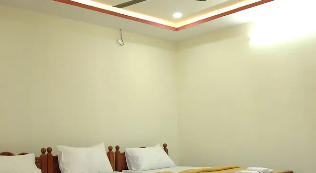 Трёхместный семейный номер Standard Jayaram Residency Srikalahasti