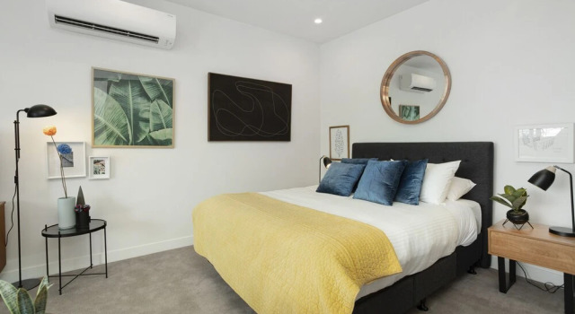 QV Almost New Studio Wynyard - 1013