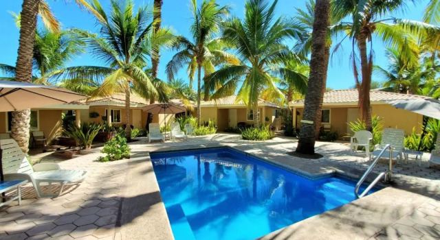 Coco Cabañas and Casitas Vacation Rentals, Забронировать Отель Отели Лорето с парковкой, Парковка