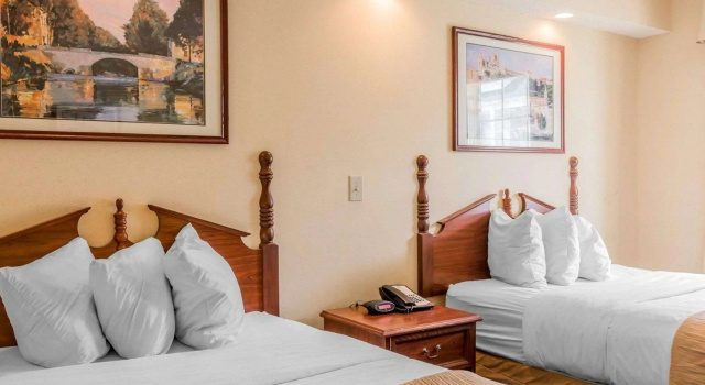 Четырёхместный номер Standard Rodeway Inn Sylacauga Hwy 280