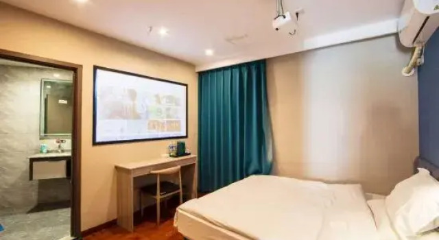Люкс Deluxe Jifeng Hotel (Shanghai Jinshan Park Station)