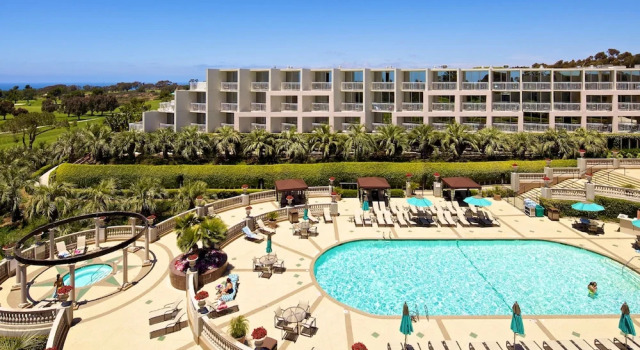 Четырёхместный номер Standard с красивым видом из окна Hilton La Jolla Torrey Pines