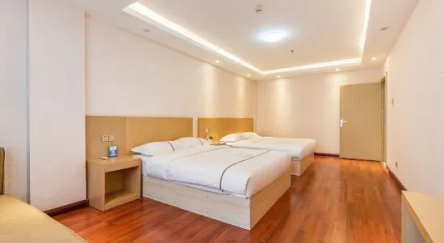 Семейный люкс Zhangye Xilaishun Holiday Hotel (Railway Station No.1 Middle School)