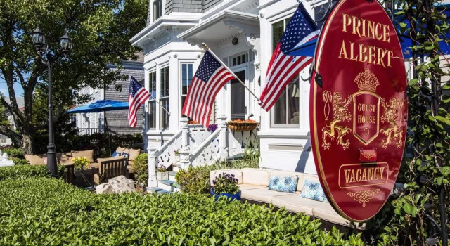 Prince Albert Guest House, Provincetown, Забронировать Отель «постель и завтрак» Отели Полуострова Кейп-Код с завтраком, Завтраки