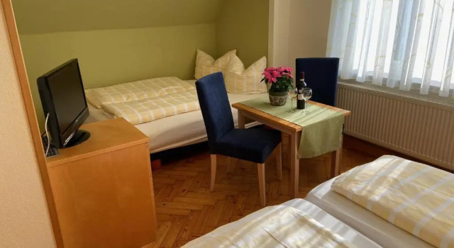 Четырёхместный номер Standard Hotel Goldener Löwe