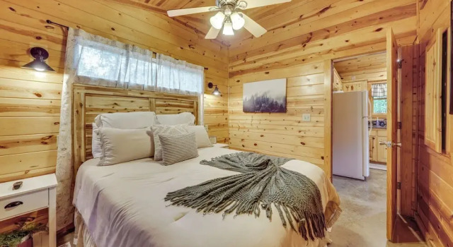 Hot Tub & Deck: Broken Bow 'azalea House', Boek Vakantiehuis Hochatown Oklahoma