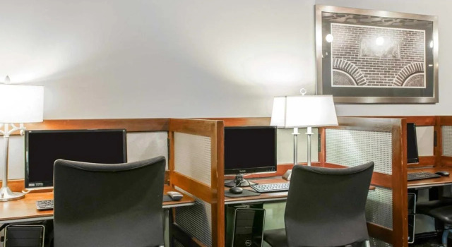 Clarion Hotel And Conference Center, Reserva ahora Hotel Columbus Indiana