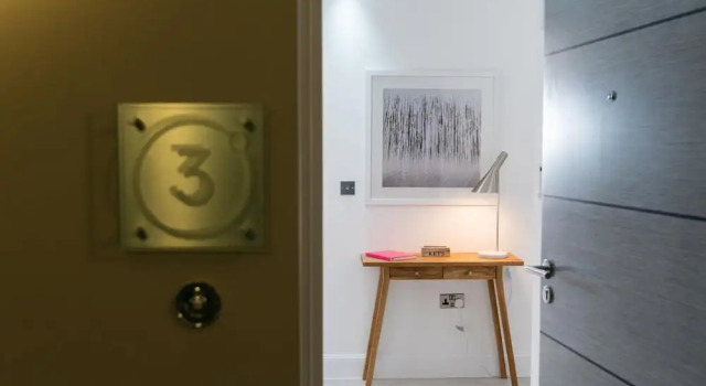 Апартаменты Apartment 3 Waterstone House - Sea Front Apartment Hot Tub