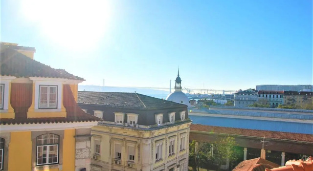 Cais Sodré Aptm with Amazing View, Забронировать Отель Мизерикорди Лиссабон, рядом с Money Museum