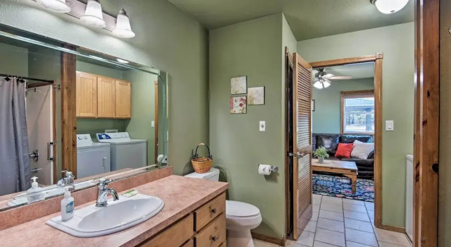 Коттедж Broken Bow Cottage w/ Deck, Hot Tub & Fire Pit!
