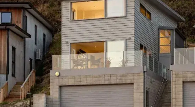 Lake Views on De La Mare Place, 3 BDR, Free Wi-Fi, Забронировать Отель Куинстаун 