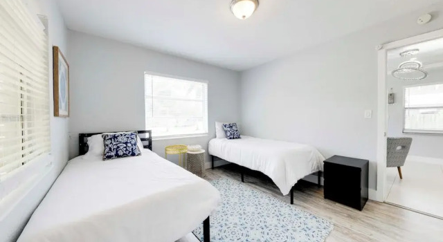 Patio & Heated Swim Spa Access: Home in Hollywood, Забронировать Курортный отель Курортные отели Голливуд-Бич, рядом с Kindred Hospital - South Florida - Hollywood, Курортный отель