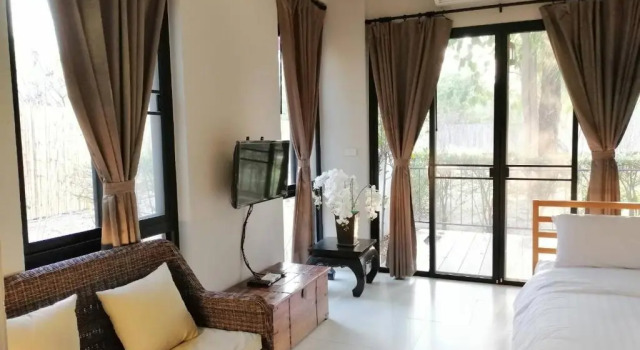 Трёхместный номер Standard с балконом Tharaburi Resort