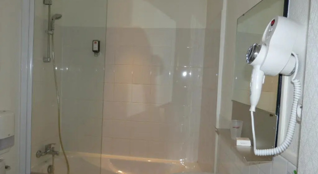Двухместный номер Comfort Hôtel Terminus