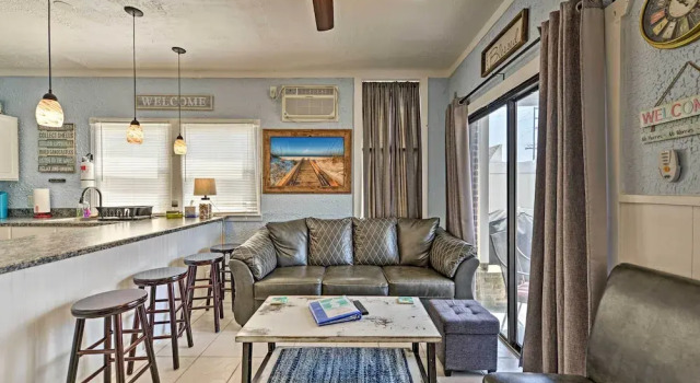 Walk to Beach: Coastal Brigantine Condo w/ Patio!, Забронировать Апартаменты/квартира Бригантин Джерси-Шор