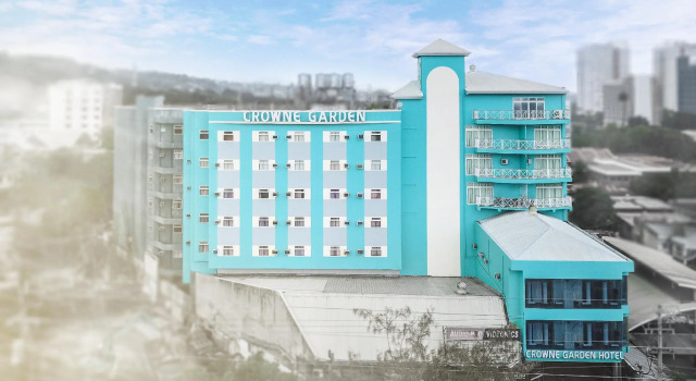 Трёхместный номер Standard Crowne Garden Hotel
