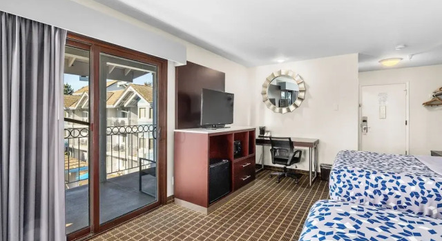Четырёхместный номер Deluxe с балконом Hotel Solares