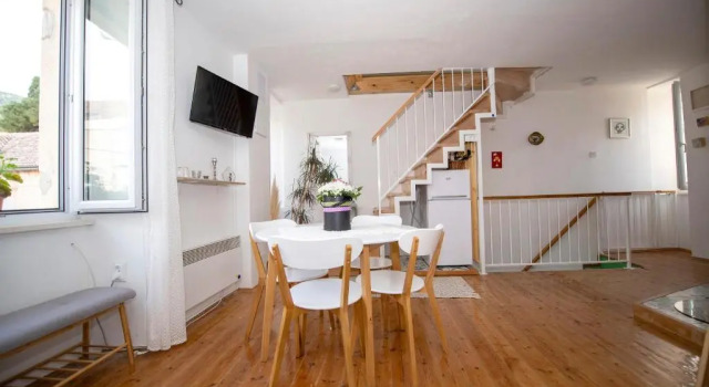 Beachfront Studio AndriNa, Prenota Hotel Vis 