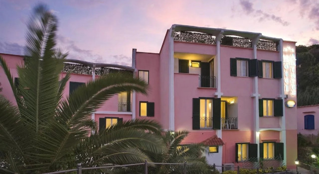 Hotel Antares, Забронировать Отель Отели Лакко-Амено с бассейном, Бассейн