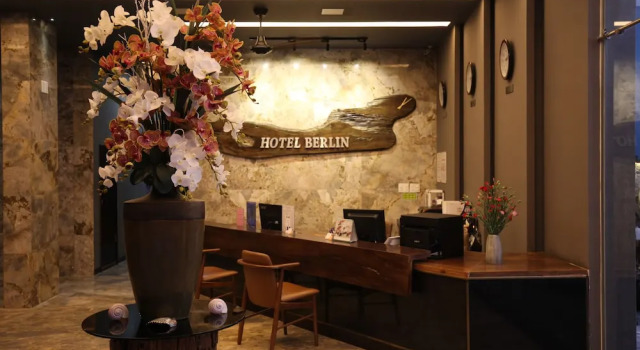 Berlin Hotel, Buchen Sie Hotel Hotels in Mekongdelta mit Parkplatz, Parkplätze