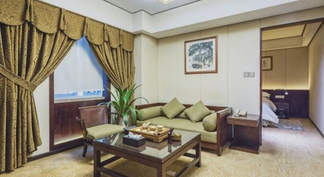 Двухместный люкс Business Chongqing Plaza Hotel