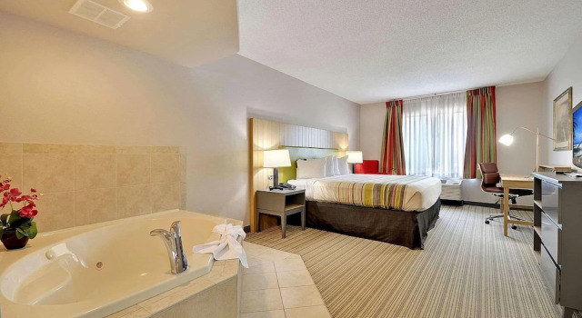Двухместный люкс Country Inn & Suites By Radisson, Charleston North, SC
