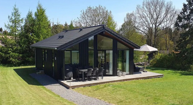 "Enisa" - 800m from the sea in Bornholm, Rezerwuj Hotel Hotele w Hovedstaden region z parkingiem, Parking