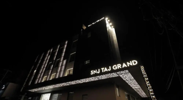 Snj Taj Grand Hotel
