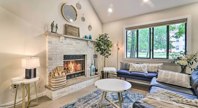 Lake & Pool Access: Home Near Tobyhanna State Park, Buchen Sie Ferienhaus Tobyhanna 