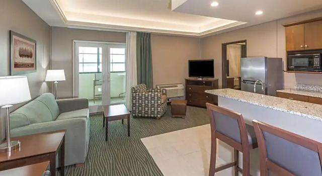 Люкс с видом на реку Baymont Inn and Suites - Bellevue